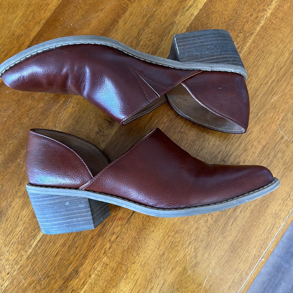 Brown Universal Threads shoes - Picture 3 of 5